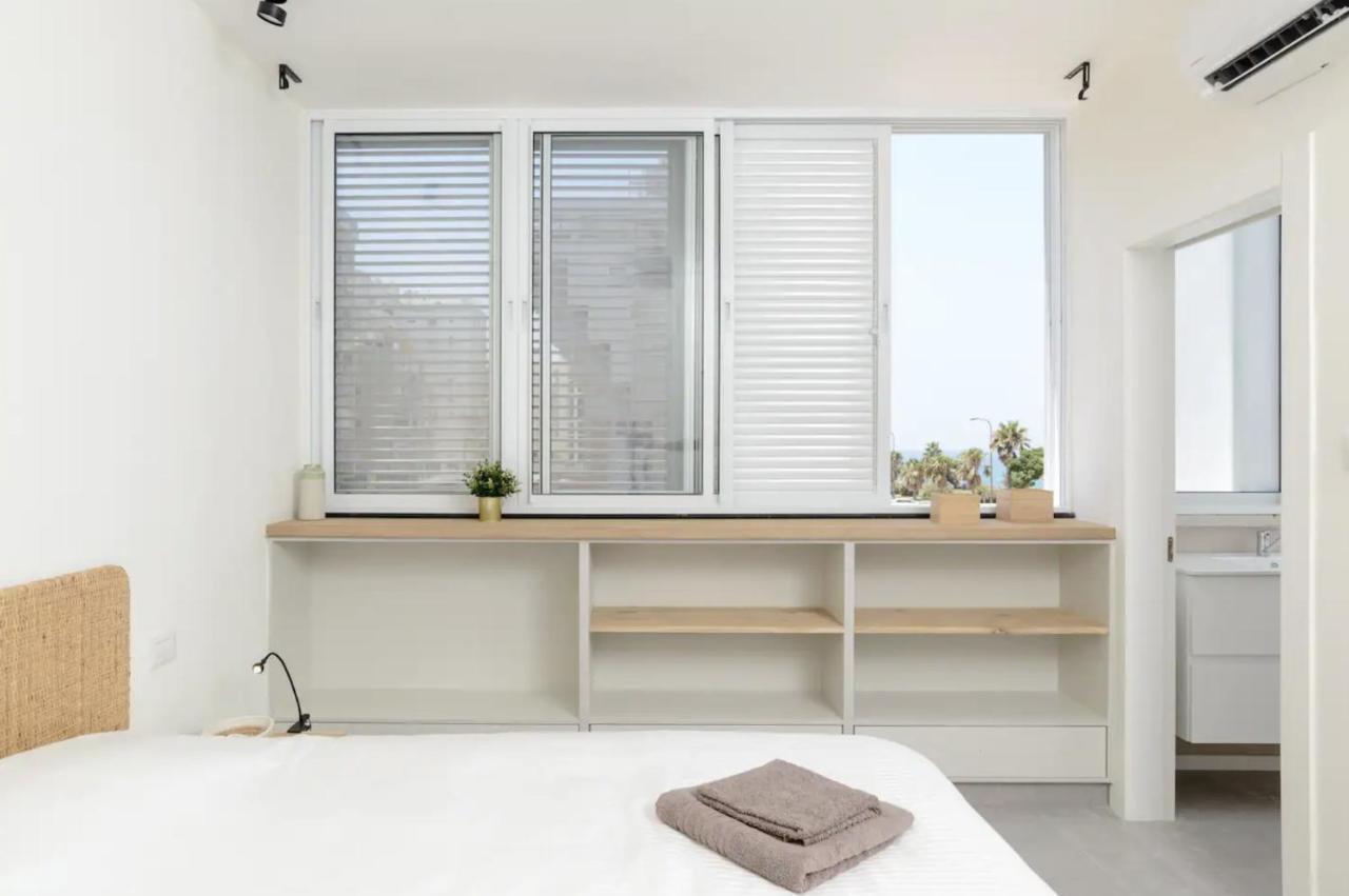 Stylish & Spacious 3 Bedroom Apartment By The Sea Нетания Екстериор снимка