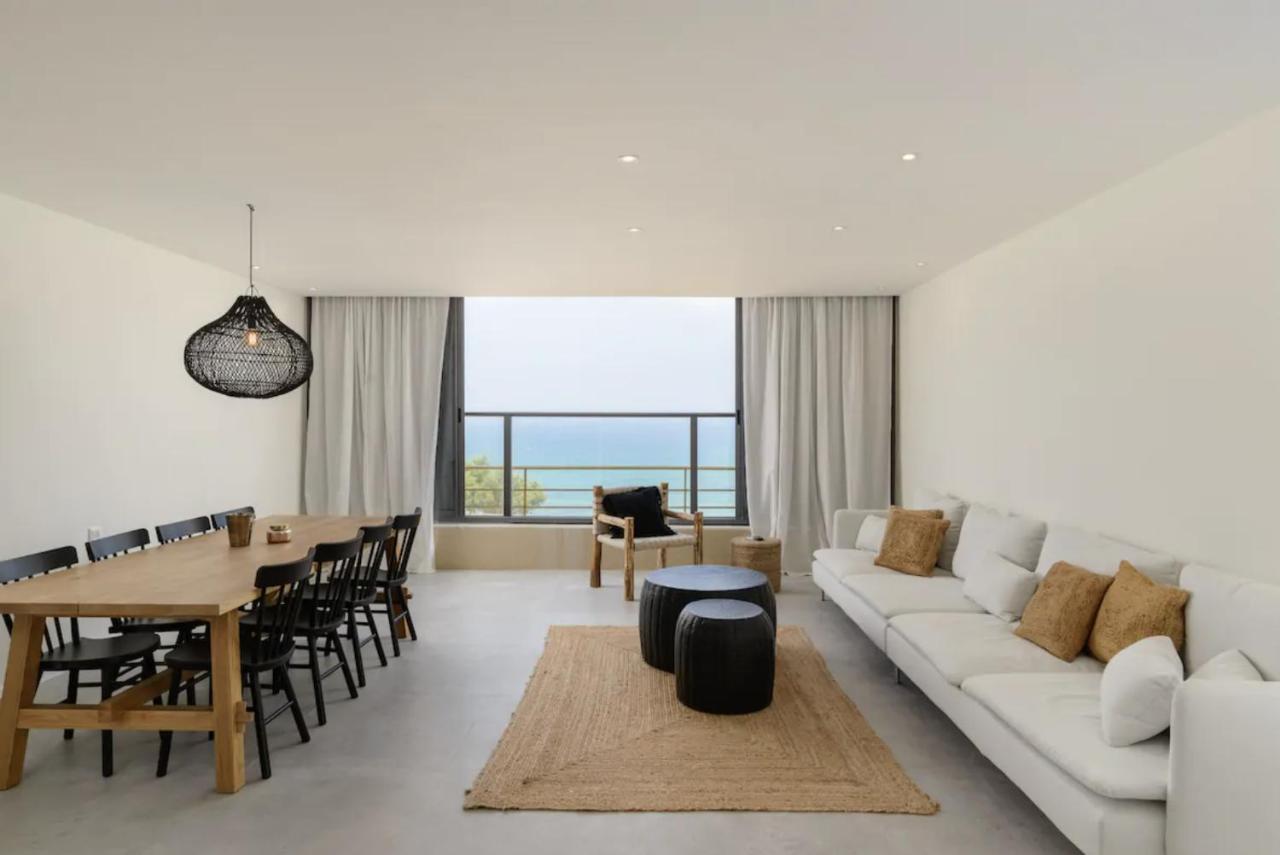 Stylish & Spacious 3 Bedroom Apartment By The Sea Нетания Екстериор снимка