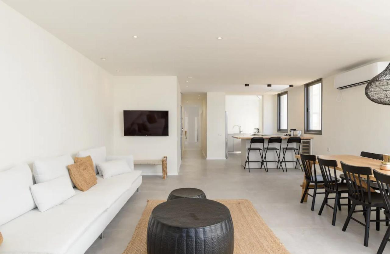 Stylish & Spacious 3 Bedroom Apartment By The Sea Нетания Екстериор снимка