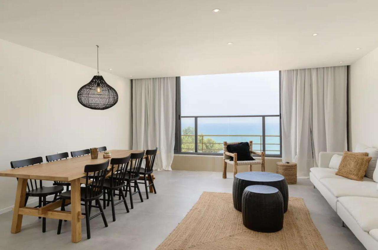 Stylish & Spacious 3 Bedroom Apartment By The Sea Нетания Екстериор снимка