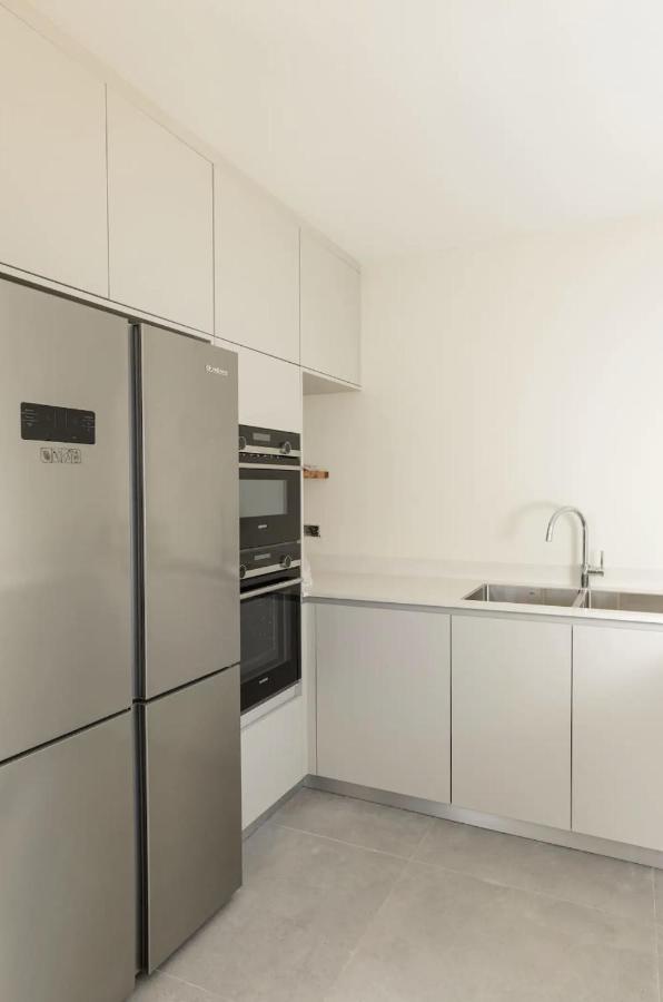 Stylish & Spacious 3 Bedroom Apartment By The Sea Нетания Екстериор снимка
